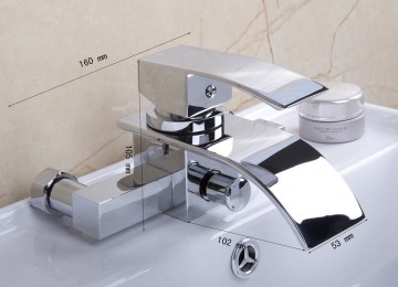 Waterval bad kraan met elegante mond en handdouche