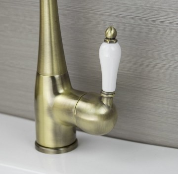 Nostalgische wastafelkraan Klassiek model brons antiek afgewerkt