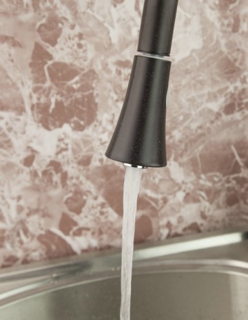 Stijlvolle Olie brons keukenkraan met zwart / olie bronzen afwerking en uittrekbare sproeikop