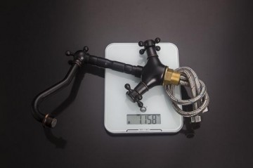 Klassieke olie brons wastafel kraan welke ook geschikt is als keukenkraan