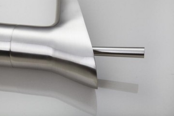 Elegante geborsteld nikkel waterval wastafelkraan