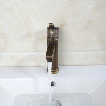 Nostalgische wastafelkraan vintage model brons afgewerkt