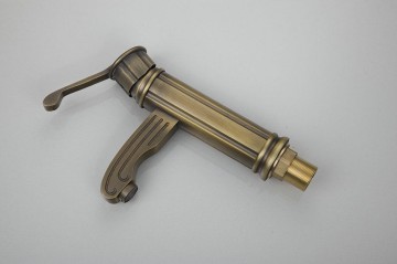 Nostalgische wastafelkraan vintage model brons afgewerkt