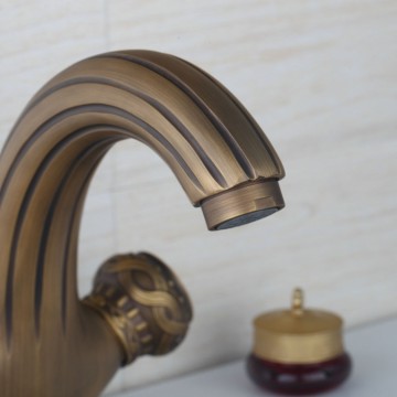 Nostalgische wastafelkraan Klassiek model Brons afgewerkt retro