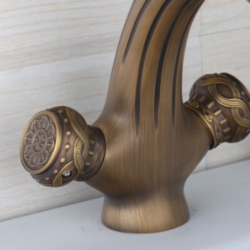 Nostalgische wastafelkraan Klassiek model Brons afgewerkt retro