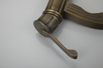 Nostalgische wastafelkraan vintage model brons afgewerkt