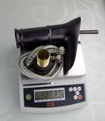 Nostalgische olie  bronzen waterval wastafelkraan