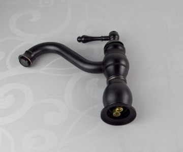 Mooie nostalgische wastafelkraan Klassiek model Olie Brons afgewerkt