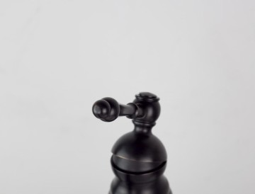 Mooie nostalgische wastafelkraan Klassiek model Olie Brons afgewerkt