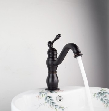 Mooie nostalgische wastafelkraan Klassiek model Olie Brons afgewerkt