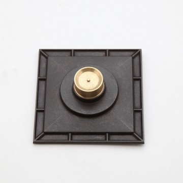 Achterzijde bronskleurige doucheput badkamer