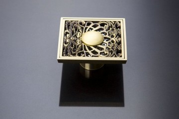 Afvoer brons nostalgisch