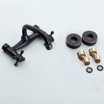 Antieke muurbevestigd twee handgrepen twee gaten in olie gewreven brons wastafelkranen 1