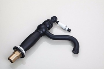 Nostalgische Olie bronzen wastafelkraan klassieke uitvoering met wit keramiek afgewerkte hendel