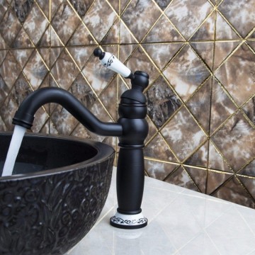 Nostalgische Olie bronzen wastafelkraan klassieke uitvoering met wit keramiek afgewerkte hendel