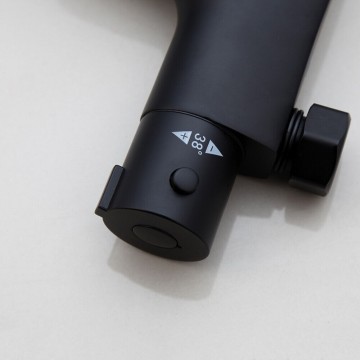 B546 zwarte thermostatische badkraan