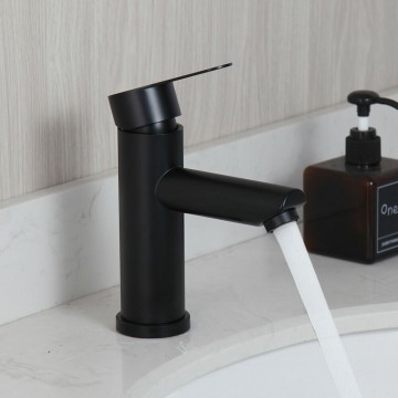 Badkamerkraan zwart afgewerkt