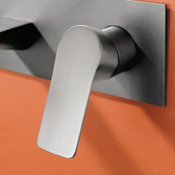 Bediening van de inbouw mengkraan gunmetal