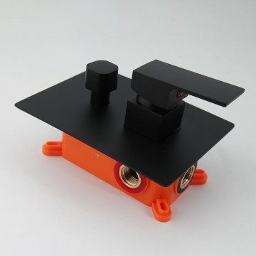 Bedieningshendel zwarte watervalkraan badkraan