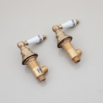 Bedieningshendels landelijke bronskleurige wastafelkraan