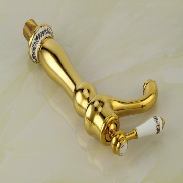 Boven aanzicht gouden kraan