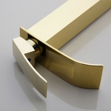 Brede goudkleurige uitloop