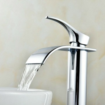 Brede waterval uitloop chroom kraan