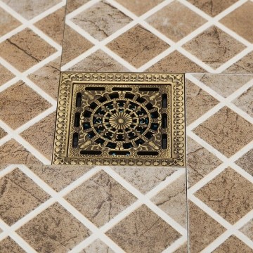 Brons afgewerkte doucheput