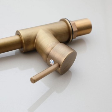 Bronskleurige keuken kraan