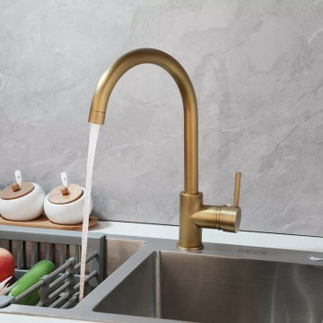 Bronskleurige keukenkraan b667