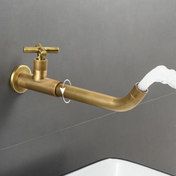 Bronskleurige koudwater muurkraan