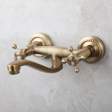 Bronskleurige nostalgische muur kraan