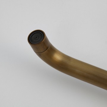 Bronskleurige uitloop