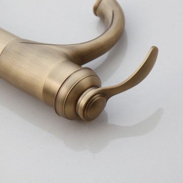 Bronskleurige wastafelkraan 0