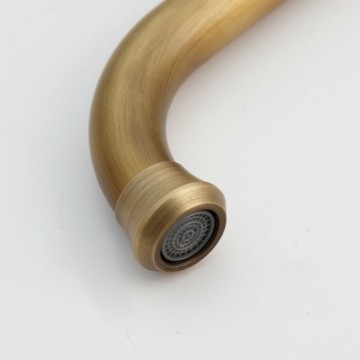 Bronzen uitloop met perlator