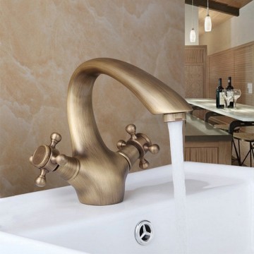 Bronzen was tafel kraan