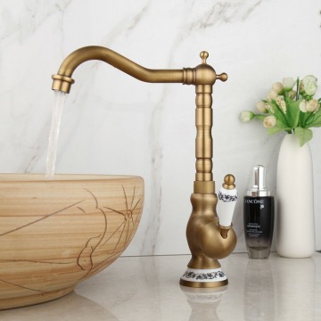 Bronzen wastafelkraan 1