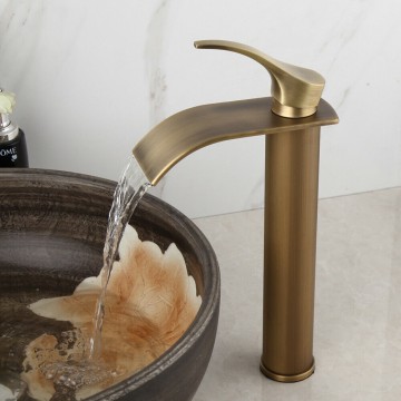 Bronzen waterval kraan