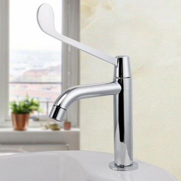 Chroom kraan elleboog