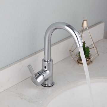 Chroom wastafelkraan draaibaar