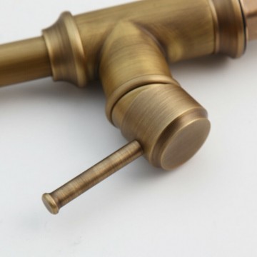 Close up bronzen bedieningshendel