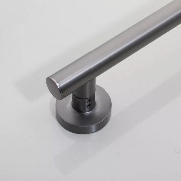 Close up douchestang gun metal