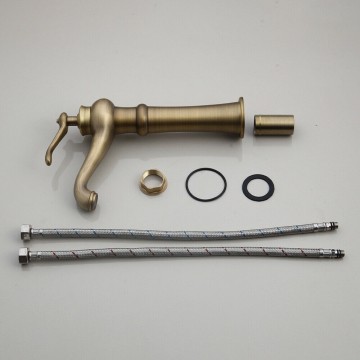 Complete set wastafelkraan in het brons