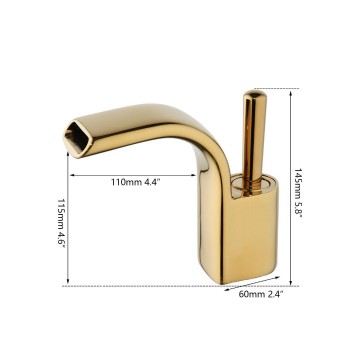 Detail goudkleurige was tafelkraan