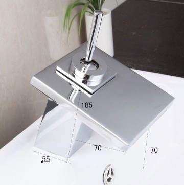 Details chroom watervalkraan