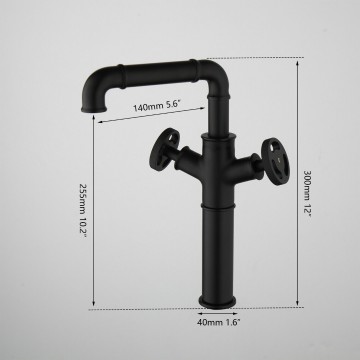 Details hoge zwarte kraan 0