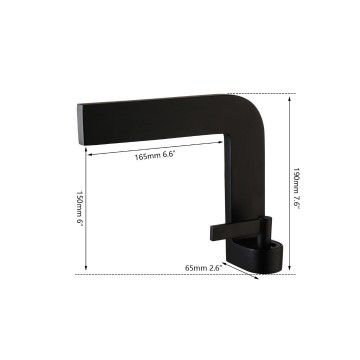 Details moderne wastafelkraan zwart