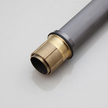 Draadbuis gun metal wastafelkraan