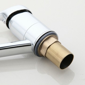 Draadbuis voor de bevestiging van de kraan