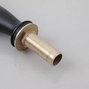 Draadbuis zwarte koud water kraan